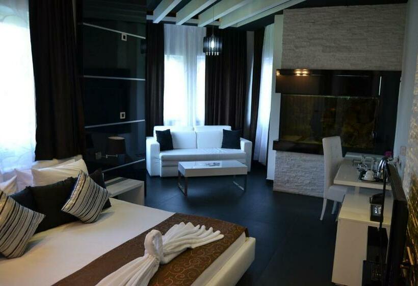 اتاق لوکس با بالکن, Sokoterme