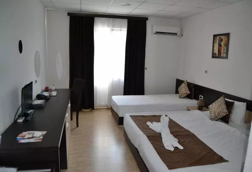 اتاق سوپریور سه تخته, Sokoterme