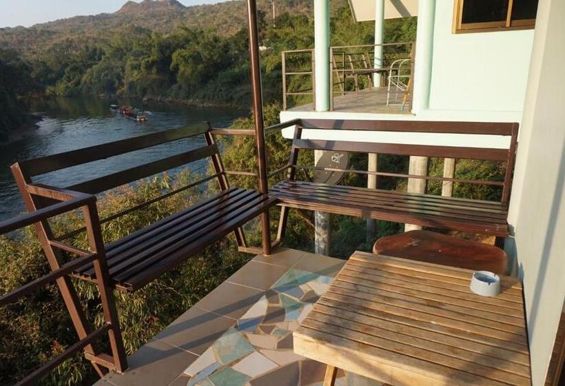 Superior bungalow river view, Kwainoy Riverpark