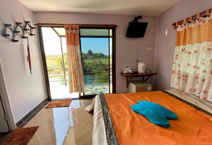 Superior bungalow river view, Kwainoy Riverpark