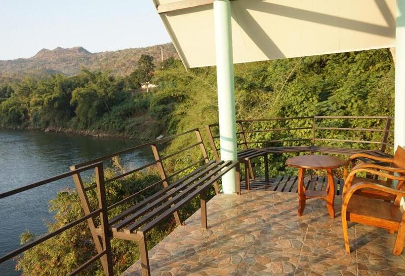 발코니가 있는 4인용 스탠다드 룸, Kwainoy Riverpark