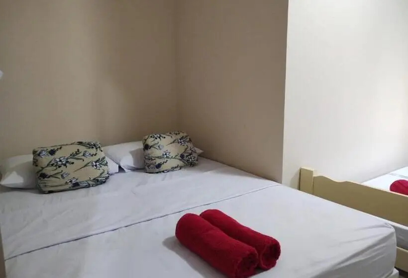 اتاق استاندارد سه تخته با سرویس بهداشتی مشترک, Star Hospedaria