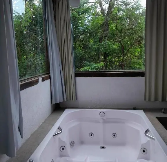 Suite Deluxe, Pousada Canto Da Lua   Macacos 01