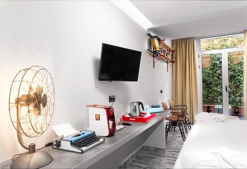 Junior Suite Interior, 360 Degrees