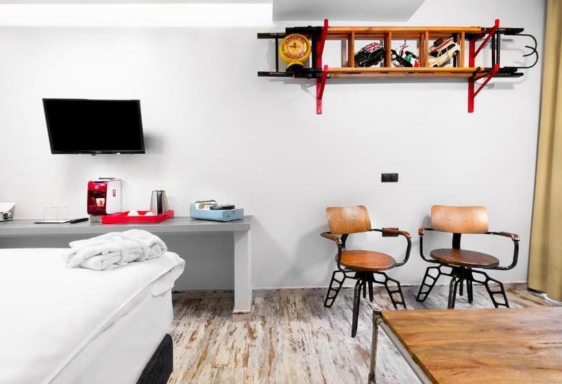 Junior Suite Interior, 360 Degrees