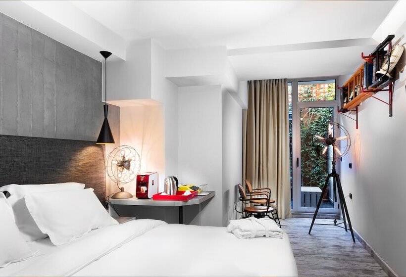 Junior Suite Interior, 360 Degrees