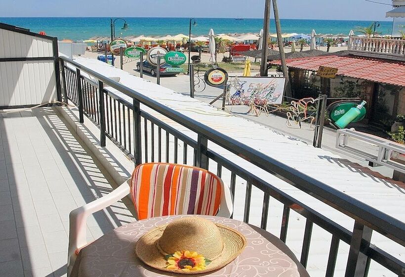 サイドオーシャンビューのトリプルルームスタンダード, El Greco Beach