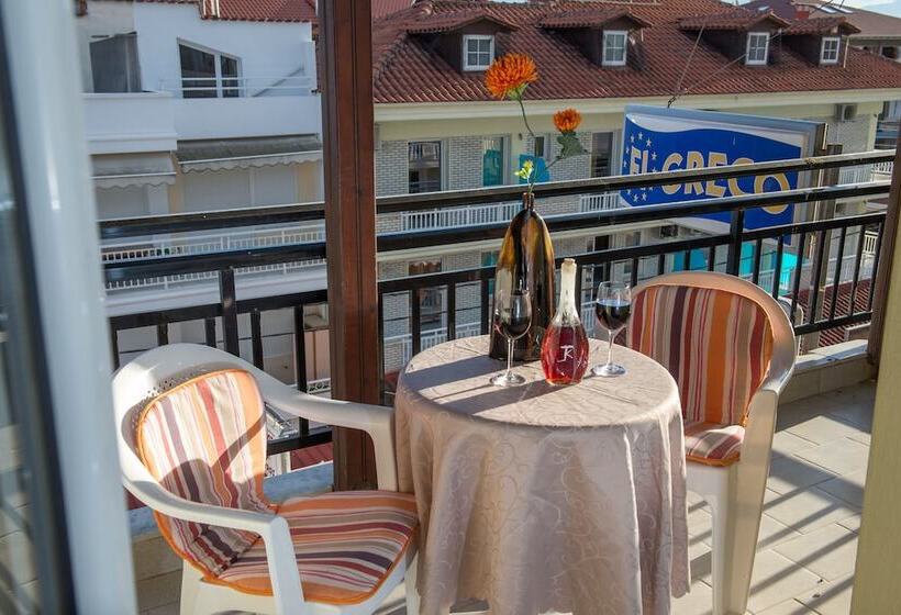 サイドオーシャンビューのトリプルルームスタンダード, El Greco Beach