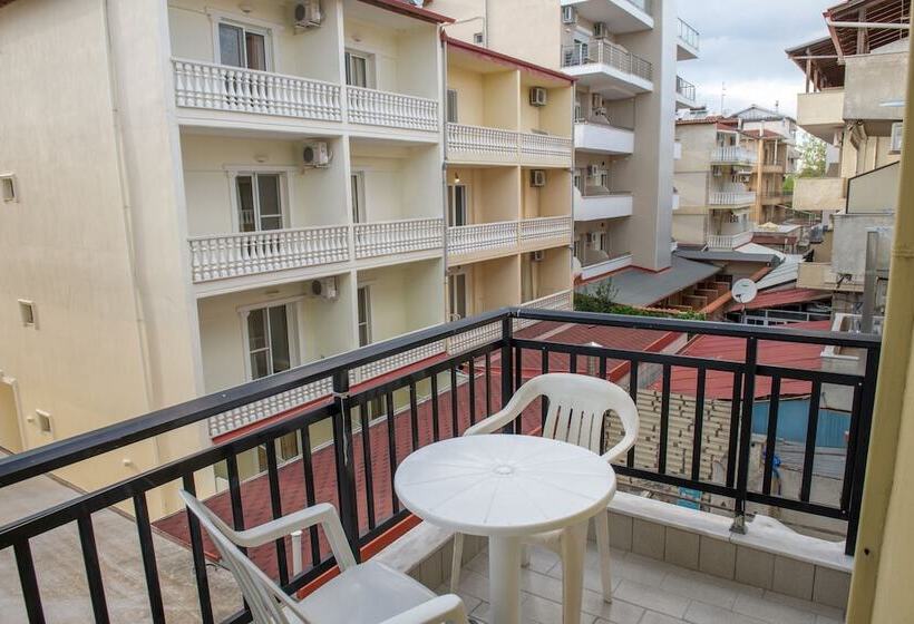 エコノミー４人部屋, El Greco Beach