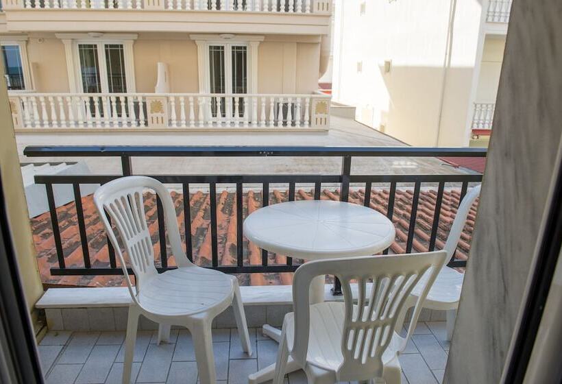 エコノミー４人部屋, El Greco Beach