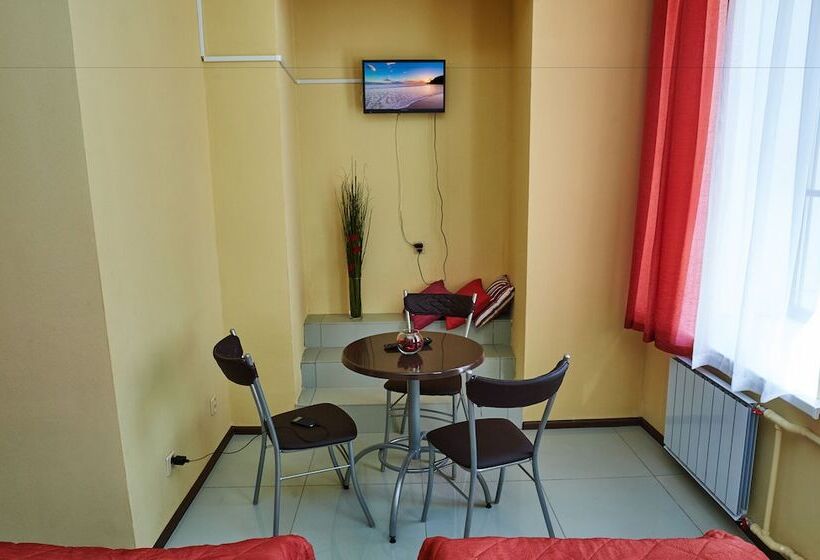 标准三人间, Bridge Inn