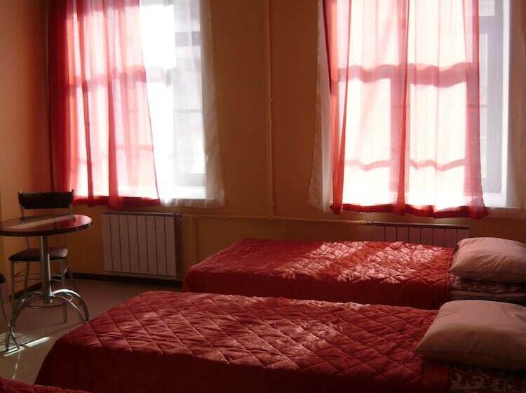 标准三人间, Bridge Inn