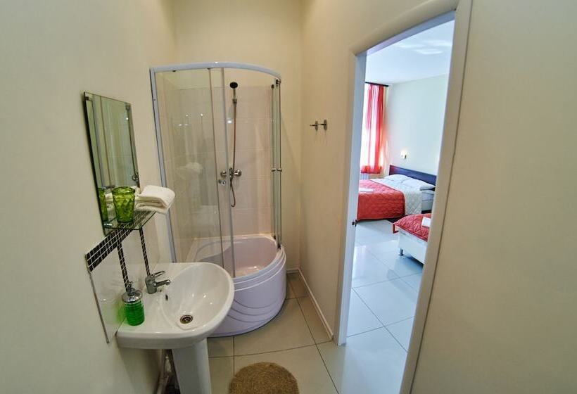 四人标准间, Bridge Inn