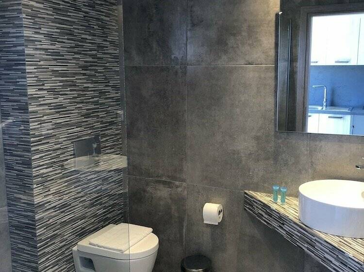 חדר דלוקס לשלושה, Filoxenia Studios