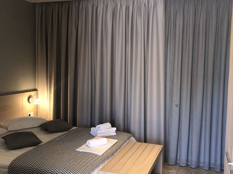 חדר דלוקס לשלושה, Filoxenia Studios