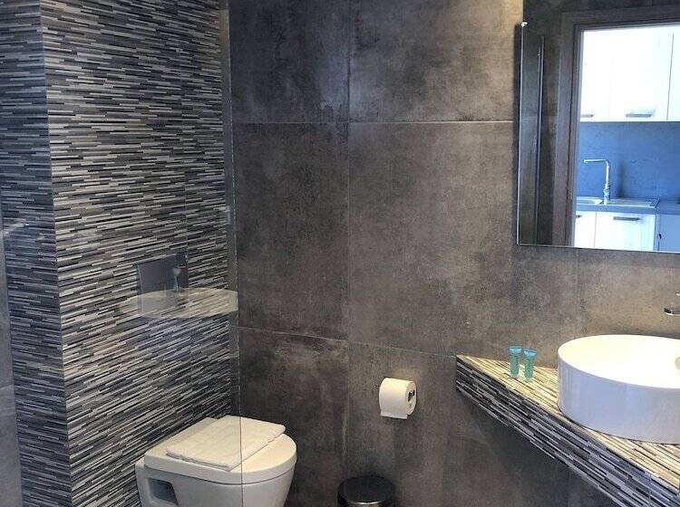 חדר דלוקס, Filoxenia Studios