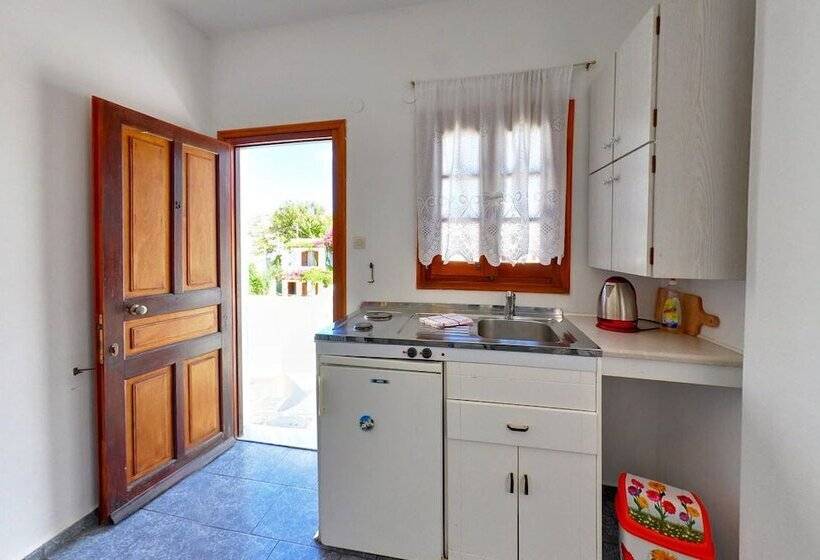 آپارتمان 1 خوابه, Galissas Studios