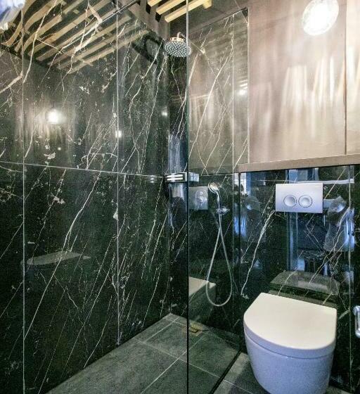 חדר אקזקיוטיב, Rigas Boutique