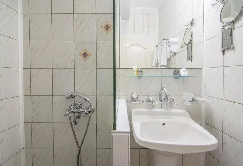 バルコニー付きシングルスタンダードルーム, Villa List