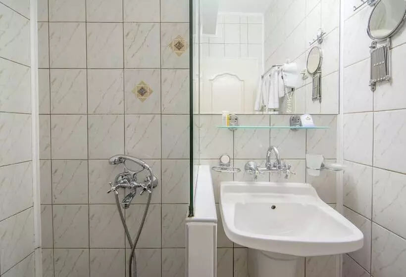 バルコニー付きシングルスタンダードルーム, Villa List