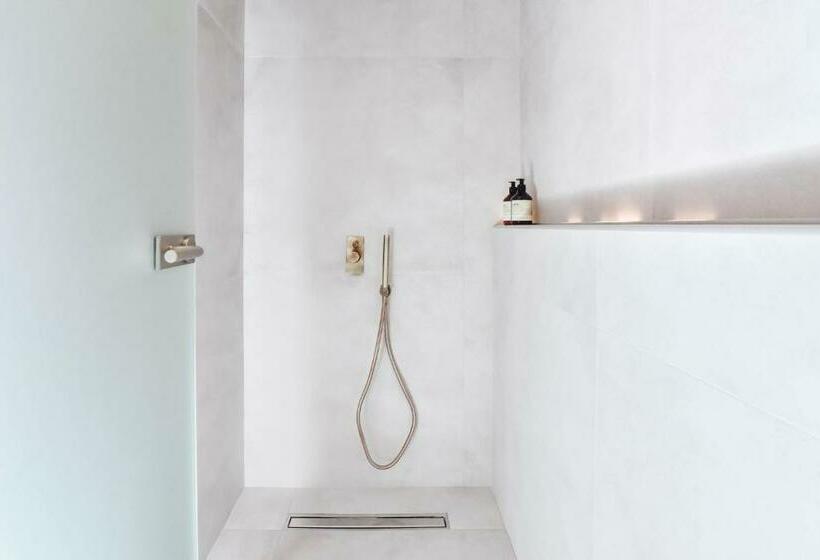 סוויטת סופריור, Ikaros Suites