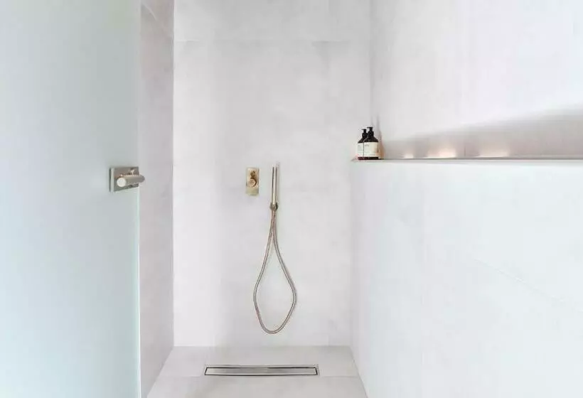 スーペリアースイート, Ikaros Suites
