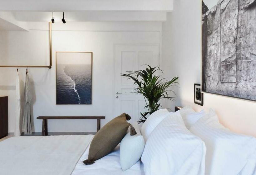 סוויטה דלוקס, Ikaros Suites