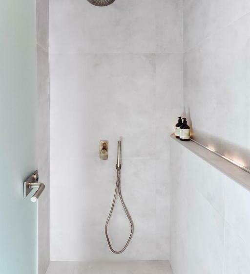 סוויטה דלוקס, Ikaros Suites