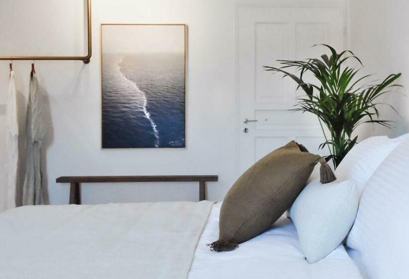 סוויטה דלוקס, Ikaros Suites