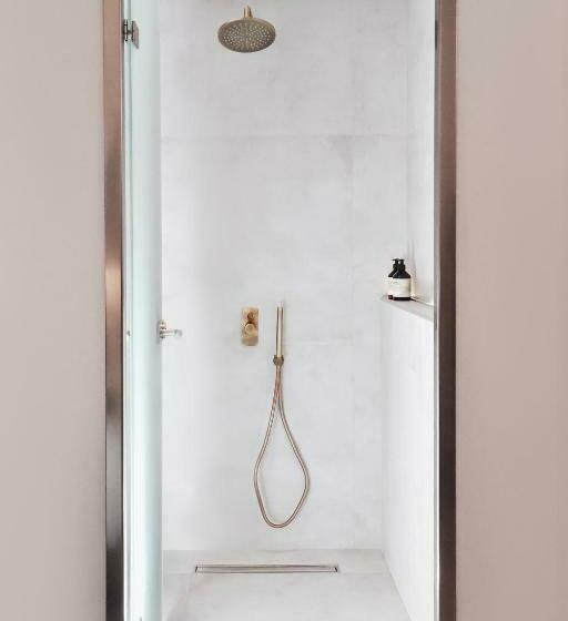 סוויטה דלוקס, Ikaros Suites