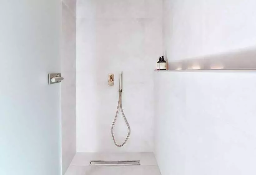 デラックススイート, Ikaros Suites