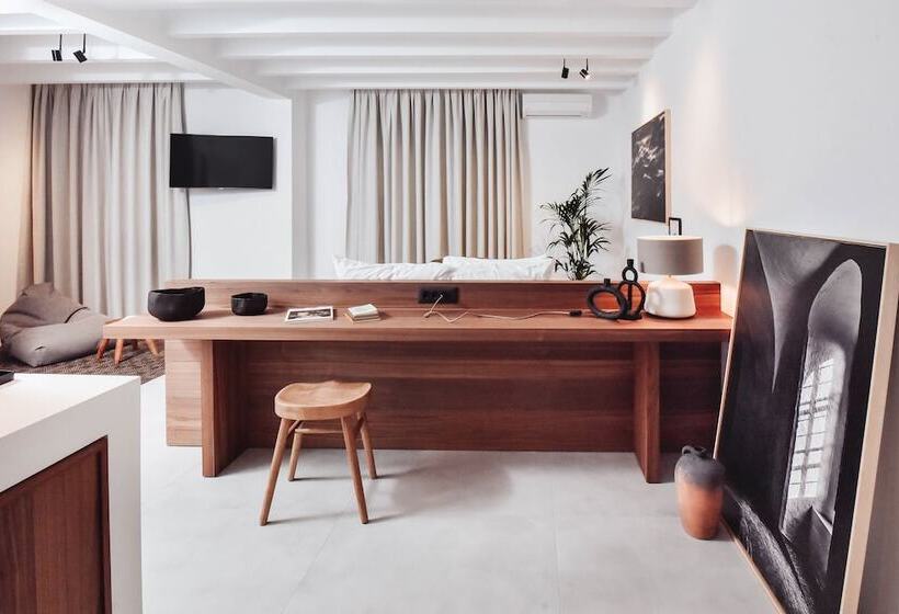 סוויטת סופריור, Ikaros Suites