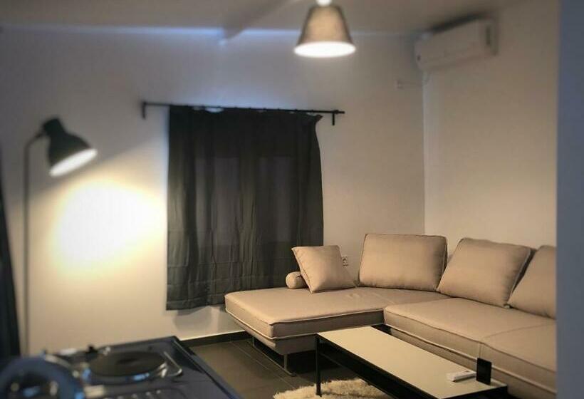 带露台的小型套房, Leonidaion Guesthouse