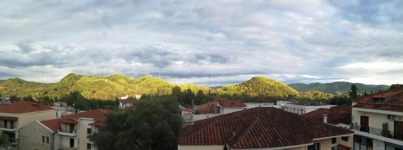 带露台的小型套房, Leonidaion Guesthouse