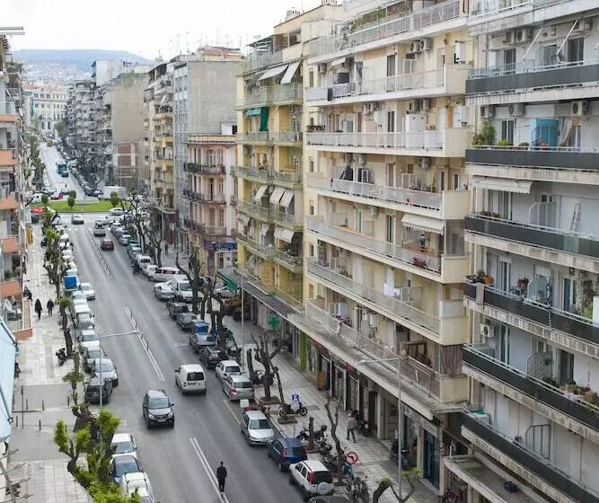 استودیوی استاندارد با چشم‌انداز شهر, Polis Apartments