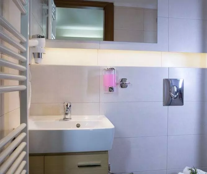 استودیوی استاندارد با چشم‌انداز شهر, Polis Apartments