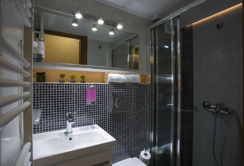 إستوديو قياسى, Polis Apartments