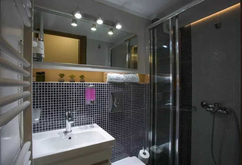 استودیوی استاندارد, Polis Apartments