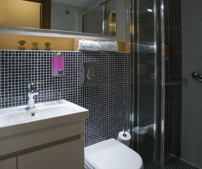 إستوديو قياسى, Polis Apartments