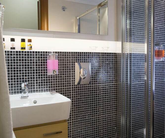 إستوديو قياسى, Polis Apartments