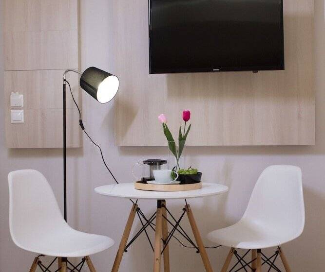 إستوديو قياسى, Polis Apartments