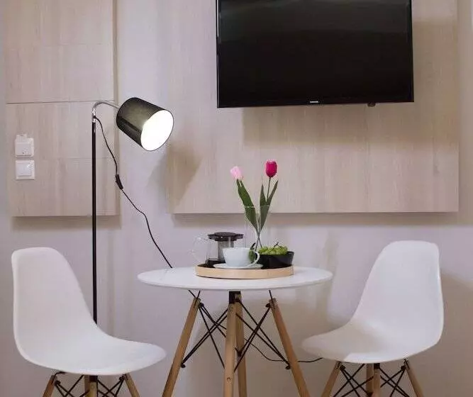 استودیوی استاندارد, Polis Apartments