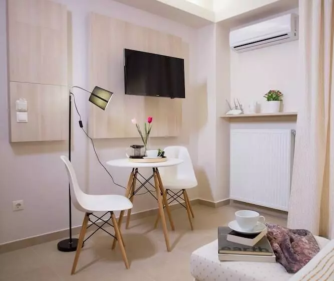 استودیوی استاندارد, Polis Apartments