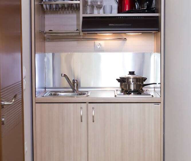 إستوديو قياسى, Polis Apartments