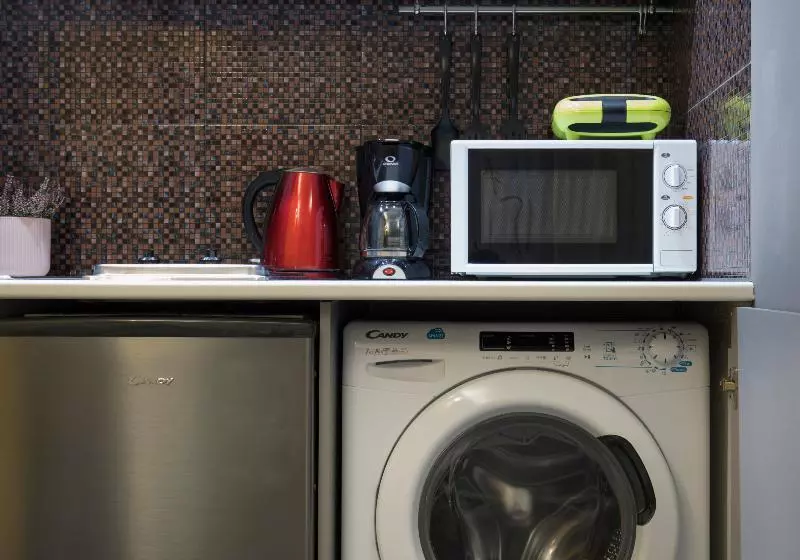 استودیوی استاندارد با چشم‌انداز شهر, Polis Apartments