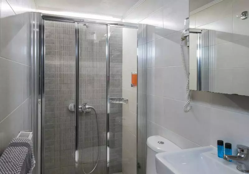 استودیوی استاندارد با چشم‌انداز شهر, Polis Apartments