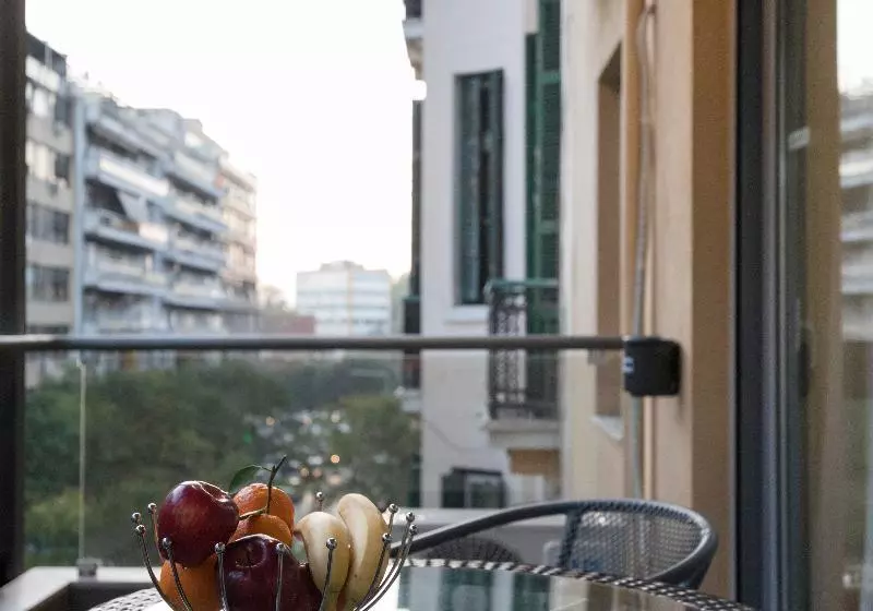 استودیوی استاندارد با چشم‌انداز شهر, Polis Apartments