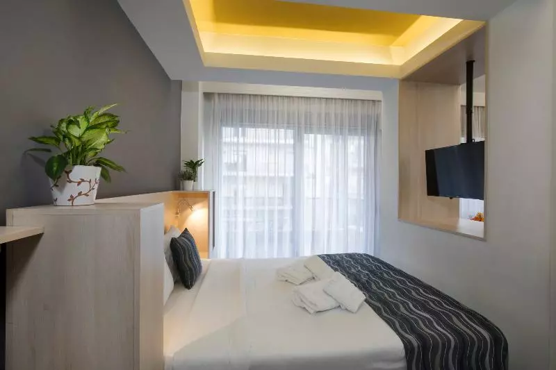 استودیوی استاندارد با چشم‌انداز شهر, Polis Apartments