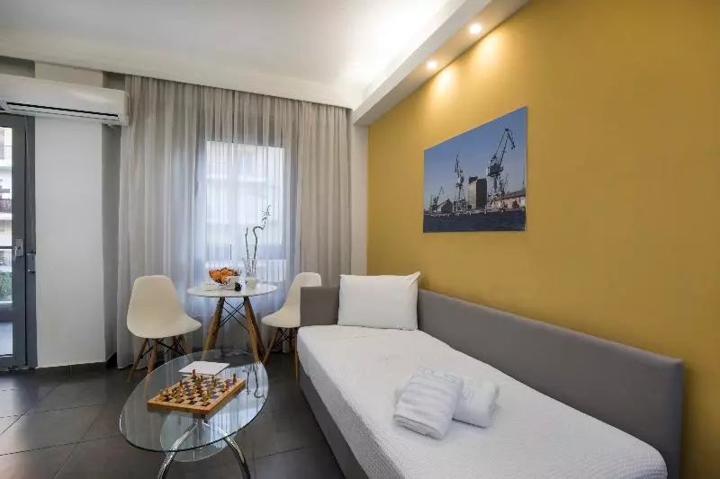 استودیوی استاندارد با چشم‌انداز شهر, Polis Apartments
