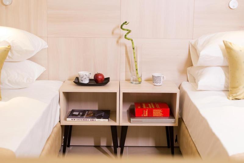 إستوديو سوبيريور, Polis Apartments